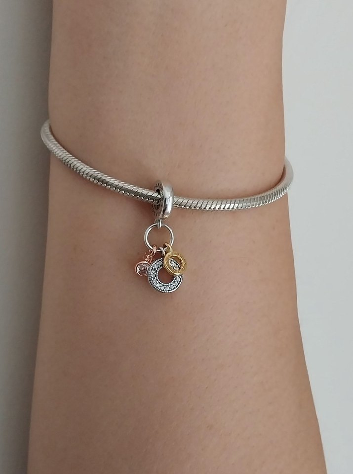 Üçlü Monogram ve Logolu Sarkan Charm - Görsel 2