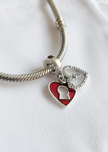 Kırmızı Kalp ve Anahtar Sallantılı Charm - Görsel 3