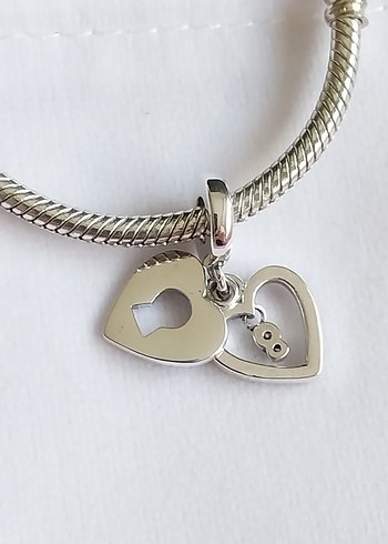 Kırmızı Kalp ve Anahtar Sallantılı Charm - Görsel 4
