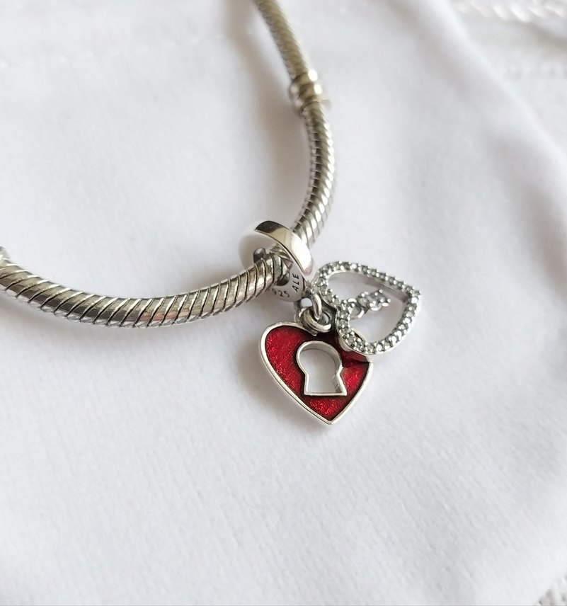 Kırmızı Kalp ve Anahtar Sallantılı Charm - Görsel 3