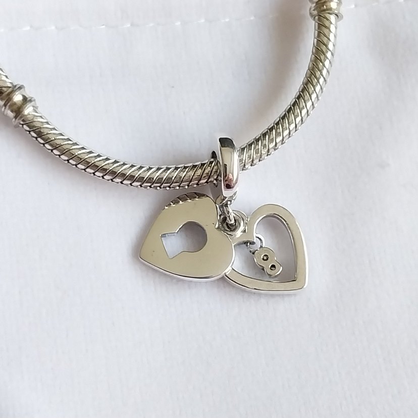 Kırmızı Kalp ve Anahtar Sallantılı Charm - Görsel 4