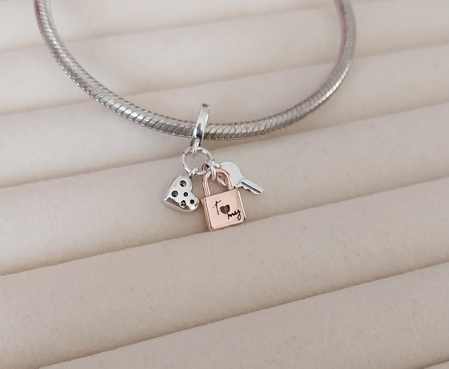 İKİ RENKLİ ANAHTAR, ASMA KİLİT VE KALP SALLANTILI CHARM - Görsel 4