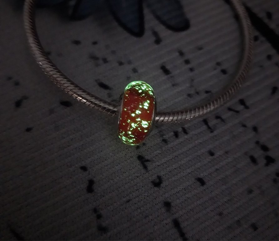 KARANLIKTA PARLAYAN KIRMIZI MURANO CHARM - Görsel 3