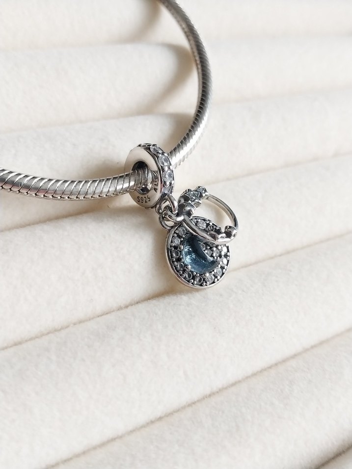 MAVİ GECE GÖKYÜZÜ HİLAL VE YILDIZLAR SALLANTILI CHARM - Görsel 4