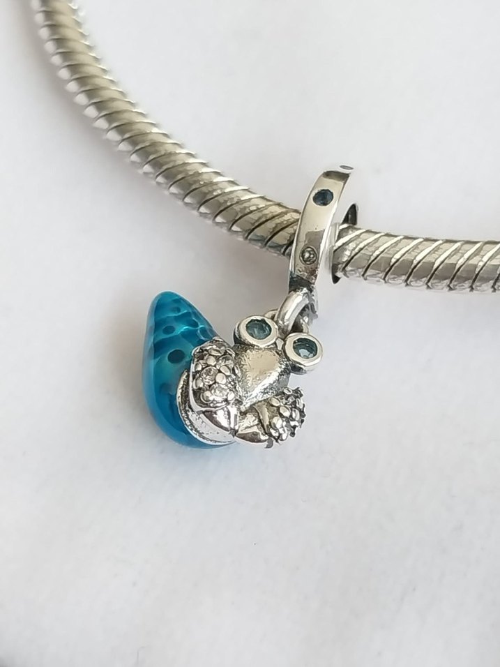 Karanlıkta Parlayan Yengeç Sallantılı Charm - Görsel 3