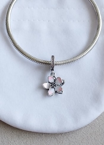 Kiraz Çiçeği Sallantılı Charm - Görsel 4