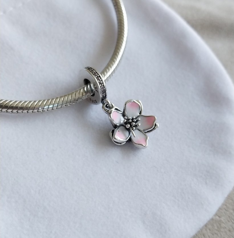 Kiraz Çiçeği Sallantılı Charm - Görsel 2