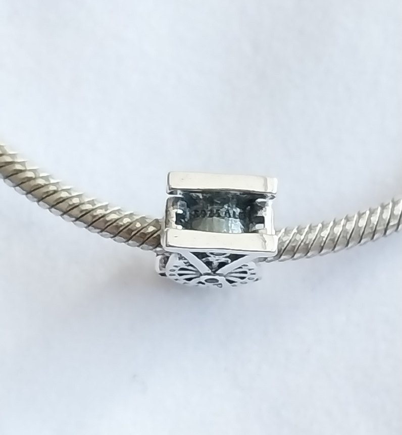 RENKLİ DÖNME DOLAP CHARM - Görsel 4