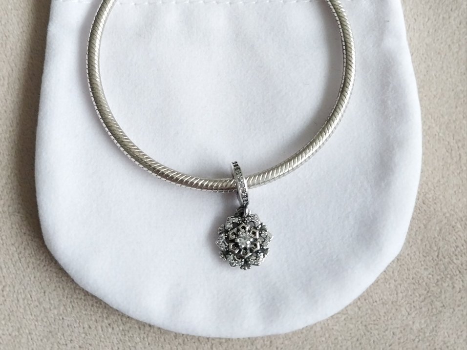 Işıltılı Kar Tanesi Çift Sallantılı Charm - Görsel 4