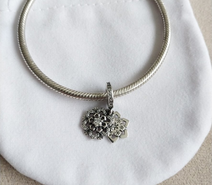 Işıltılı Kar Tanesi Çift Sallantılı Charm - Görsel 2