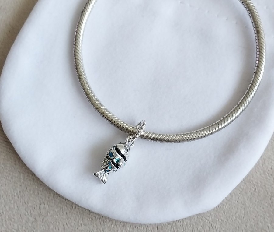 Mavi Pullu Balık Sallantılı Charm - Görsel 2