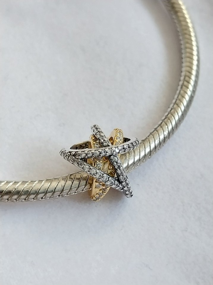 Işıltılı Çapraz Yıldız Charm - Görsel 3