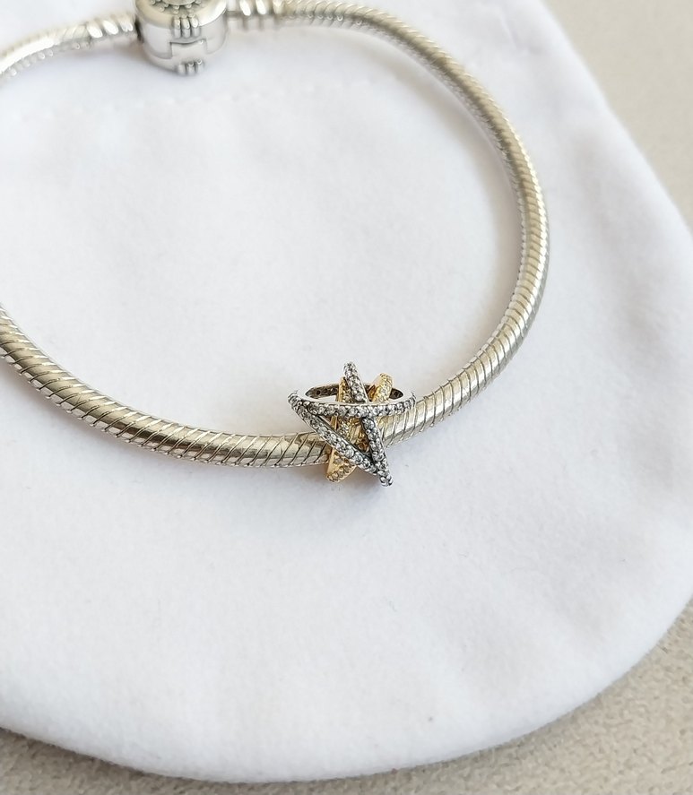 Işıltılı Çapraz Yıldız Charm - Görsel 2