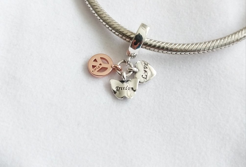 İki Renkli Gökkuşağı Kalp, Kelebek ve Barış Charm - Görsel 3