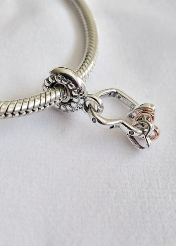 Vurgulu Kalpler Sallantılı Charm - Görsel 3