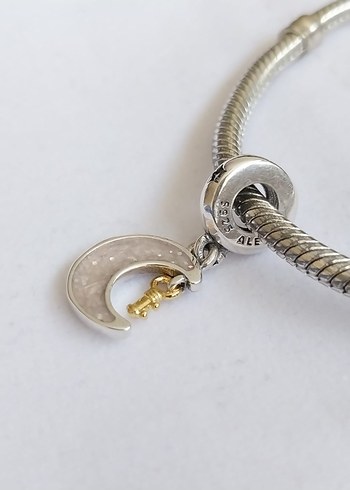 Pandora İKİ RENKLİ ANAHTAR VE AY SALLANTILI CHARM