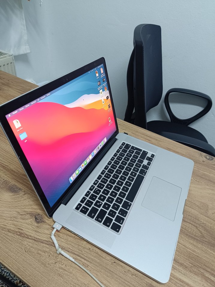 Apple MacBook Dizüstü Bilgisayar - Görsel 2