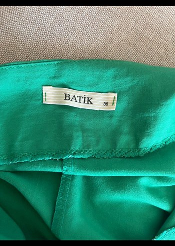 m Beden Uzun Yeşil Askılı Elbise