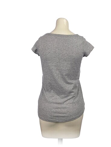 s Beden PreLoved T-shirt %70 İndirimli.
