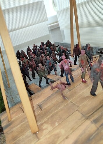 Walking Dead Rick Köprü sahnesi - Görsel 10