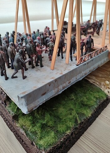 Walking Dead Rick Köprü sahnesi - Görsel 12