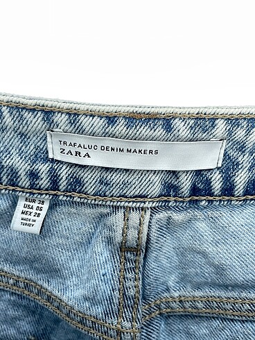 38 Beden çeşitli Renk Zara Mini Şort %70 İndirimli.