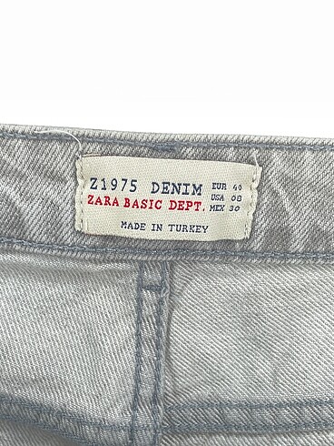 40 Beden gri Renk Zara Mini Şort %70 İndirimli.