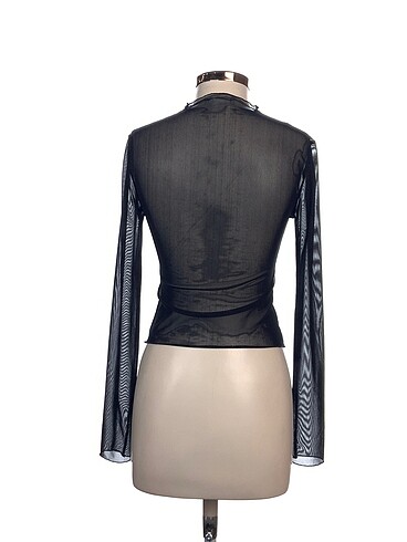 m Beden Pull and Bear Bluz %70 İndirimli.