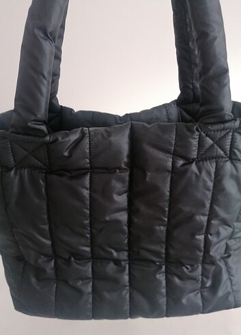 Siyah çıtçıtlı puffy çanta