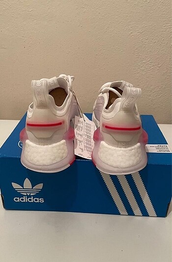 36 Beden beyaz Renk Orijinal Adidas NMD-V3. 36