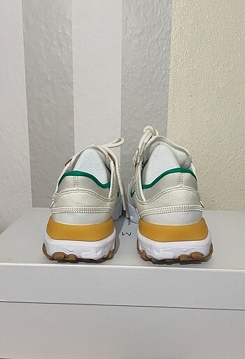 36 Beden beyaz Renk Orijinal Nike React Revision Sneakers 36
