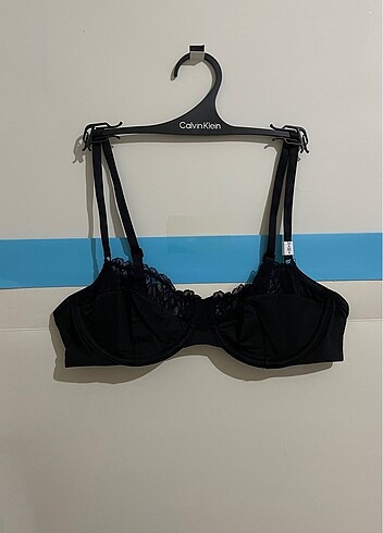34 Beden siyah Renk Orijinal Calvin Klein İç Çamaşır 34DD-75E