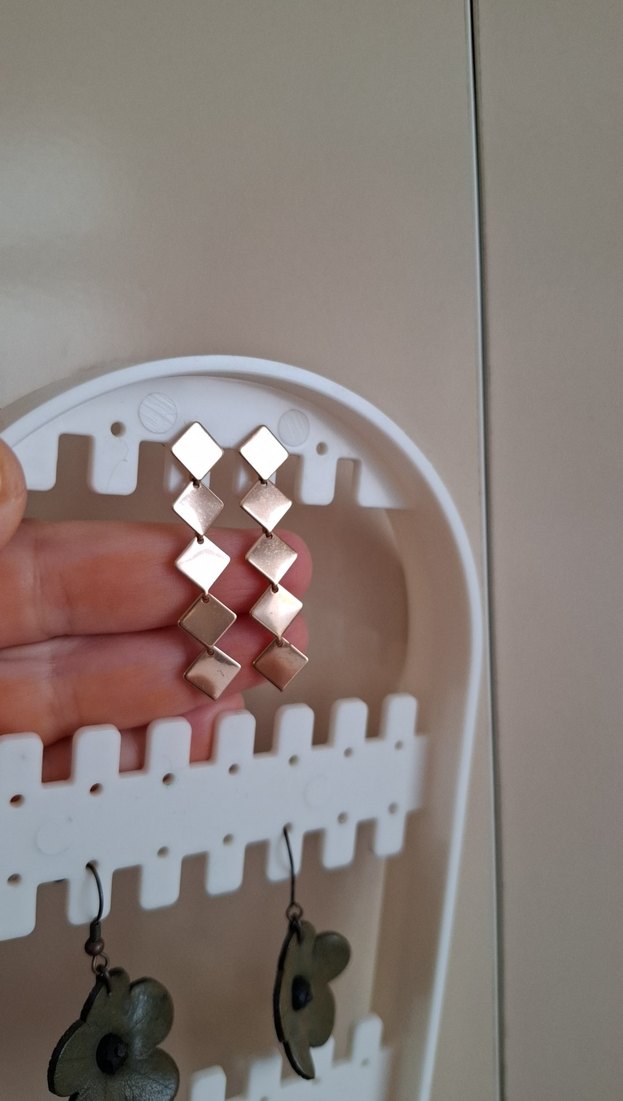 Zincir Detaylı  Kareli Küpe - Görsel 2