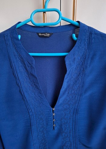 Mavi V Yaka Düğmeli Kadın Bluz - Görsel 3