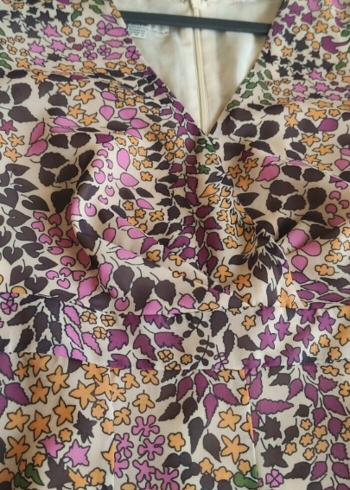 Çiçekli şifon tarzı astarlı elbise - Görsel 4