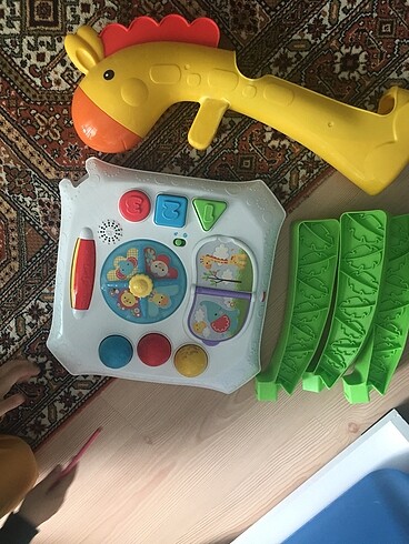 Fisher Price Işıklı sesli aktivite masası