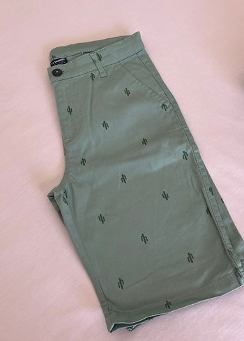 Düğmeli Nakışlı Erkek Şort - Görsel 4