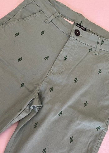 Düğmeli Nakışlı Erkek Şort - Görsel 3