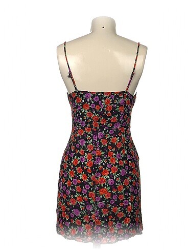 m Beden Bershka Mini Elbise %70 İndirimli.