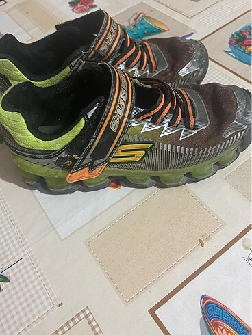 32 Beden yeşil Renk Skechers erkek çocuk spor ayakkabı