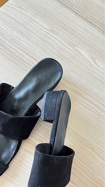 H&M H&M çift bantlı süet terlik