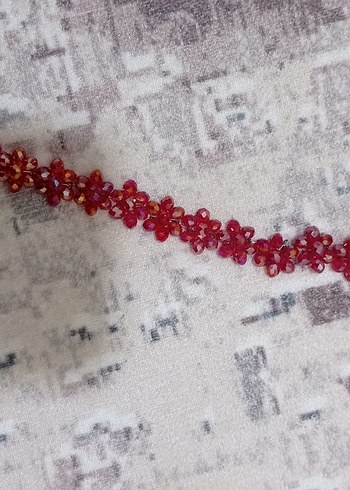 Kırmızı Boncuklu Örgü Saç Aksesuarı - Görsel 2