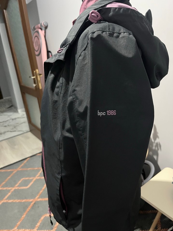 Yüksek Yakalı Siyah Kadın Mont - Görsel 4