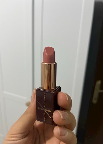 Koyu Bej Renkli Ruj - Görsel 2