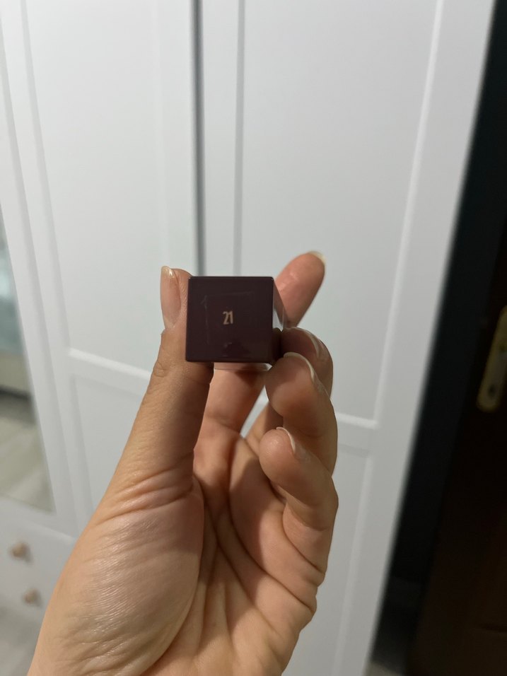 Koyu Bej Renkli Ruj - Görsel 3