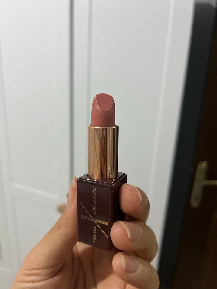 Koyu Bej Renkli Ruj - Görsel 2