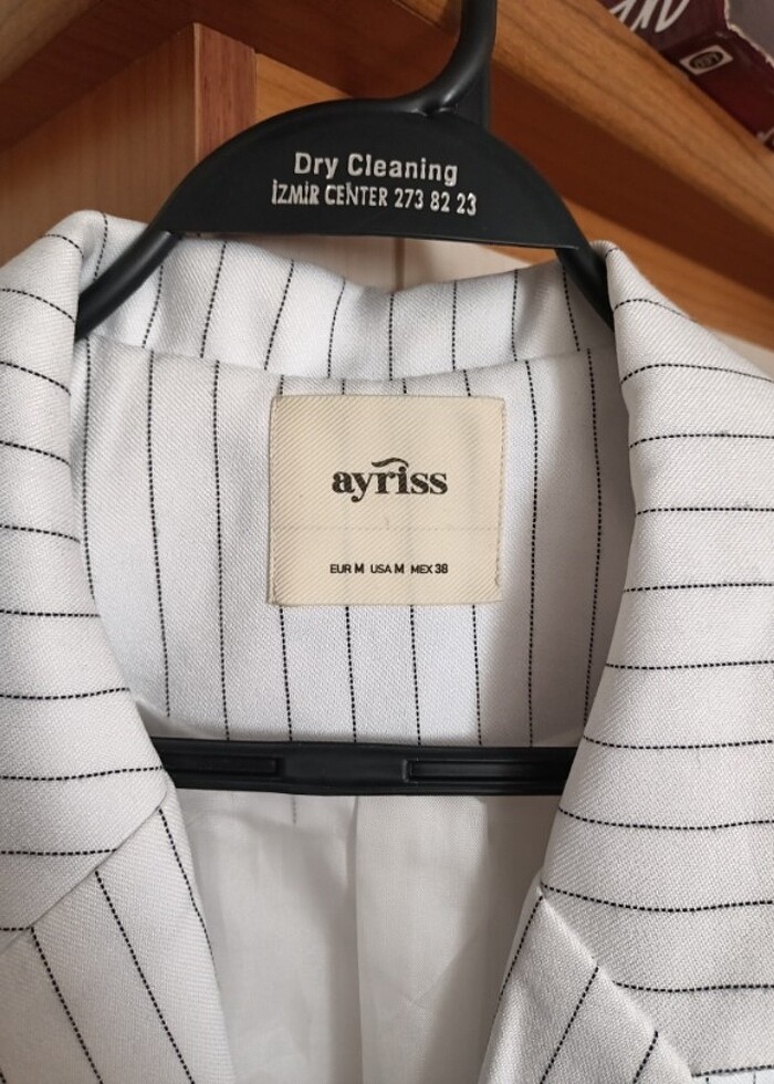 Siyah çizgili beyaz blazer ceket - Görsel 2