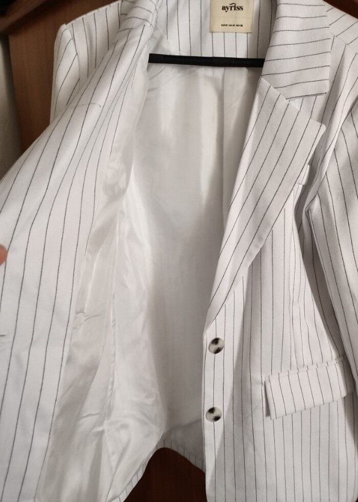 Siyah çizgili beyaz blazer ceket - Görsel 3
