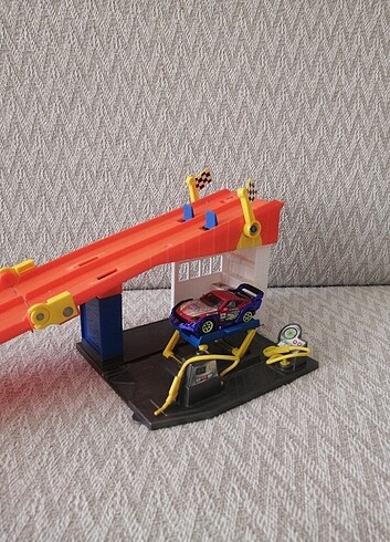 Hot Wheels İstasyon ve Yarış pisti - Görsel 3