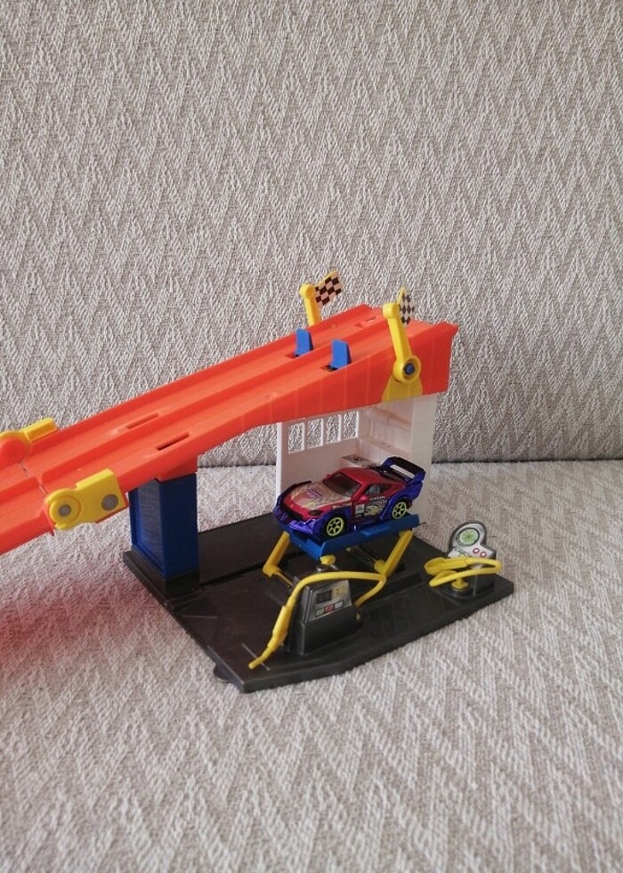 Hot Wheels İstasyon ve Yarış pisti - Görsel 3